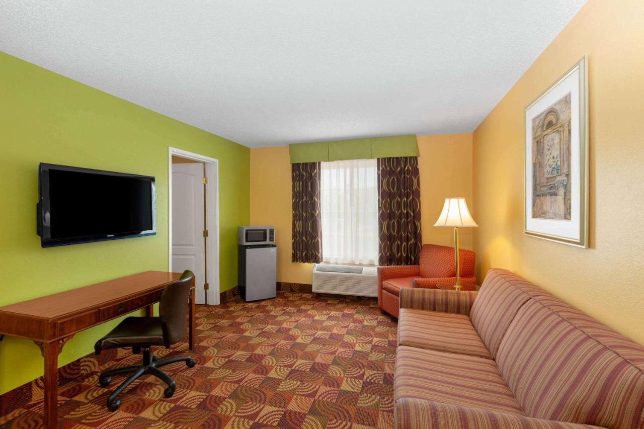 Super 8 By Wyndham Lake Of The Ozarks Eldon Kültér fotó