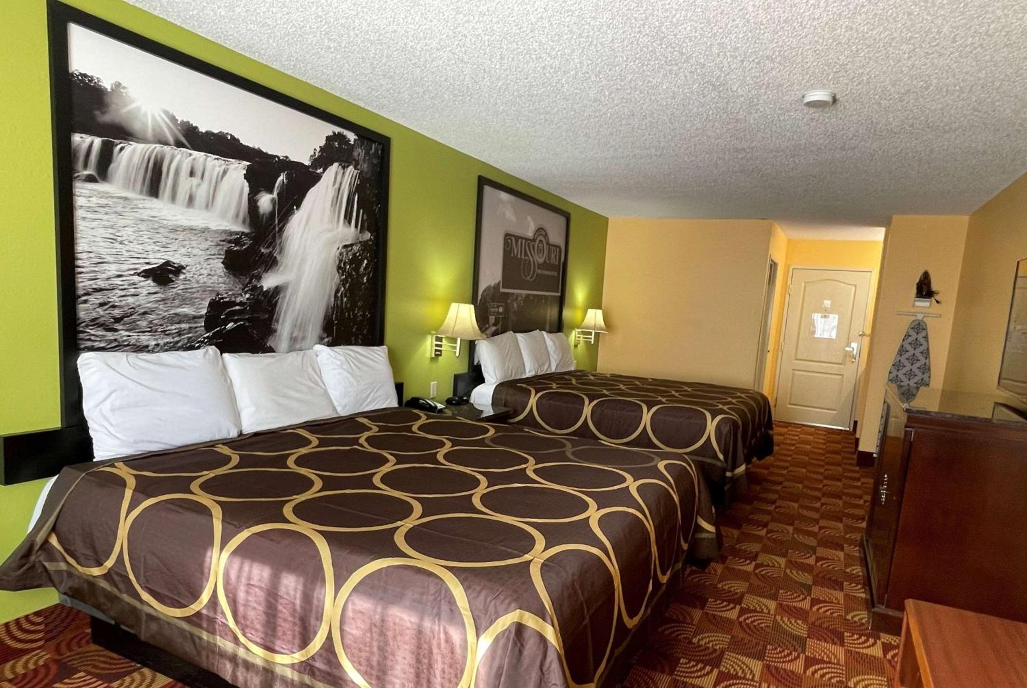 Super 8 By Wyndham Lake Of The Ozarks Eldon Kültér fotó