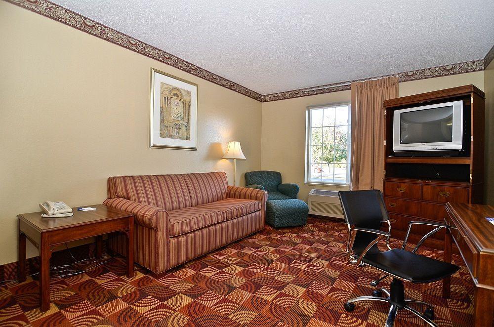 Super 8 By Wyndham Lake Of The Ozarks Eldon Kültér fotó