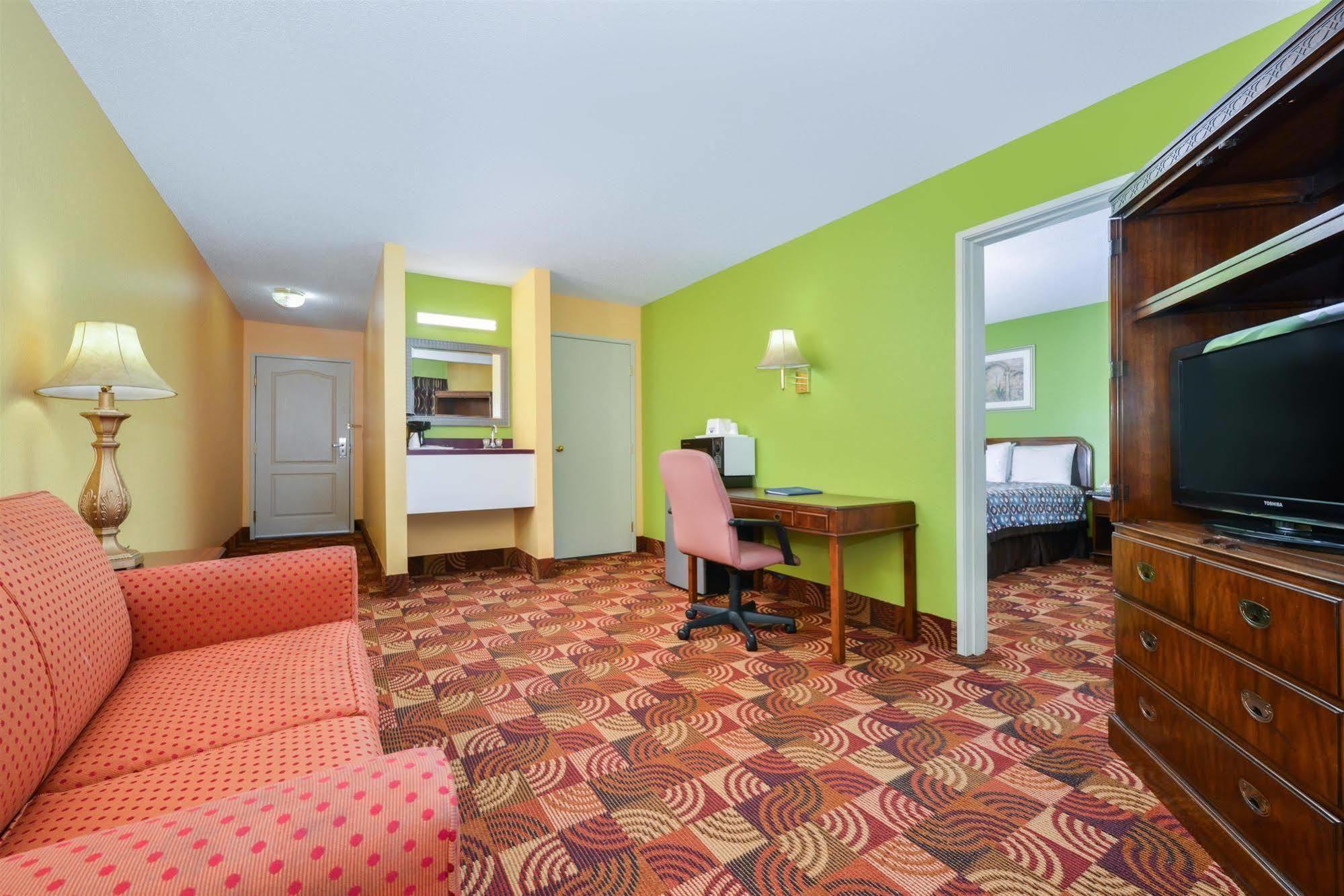 Super 8 By Wyndham Lake Of The Ozarks Eldon Kültér fotó