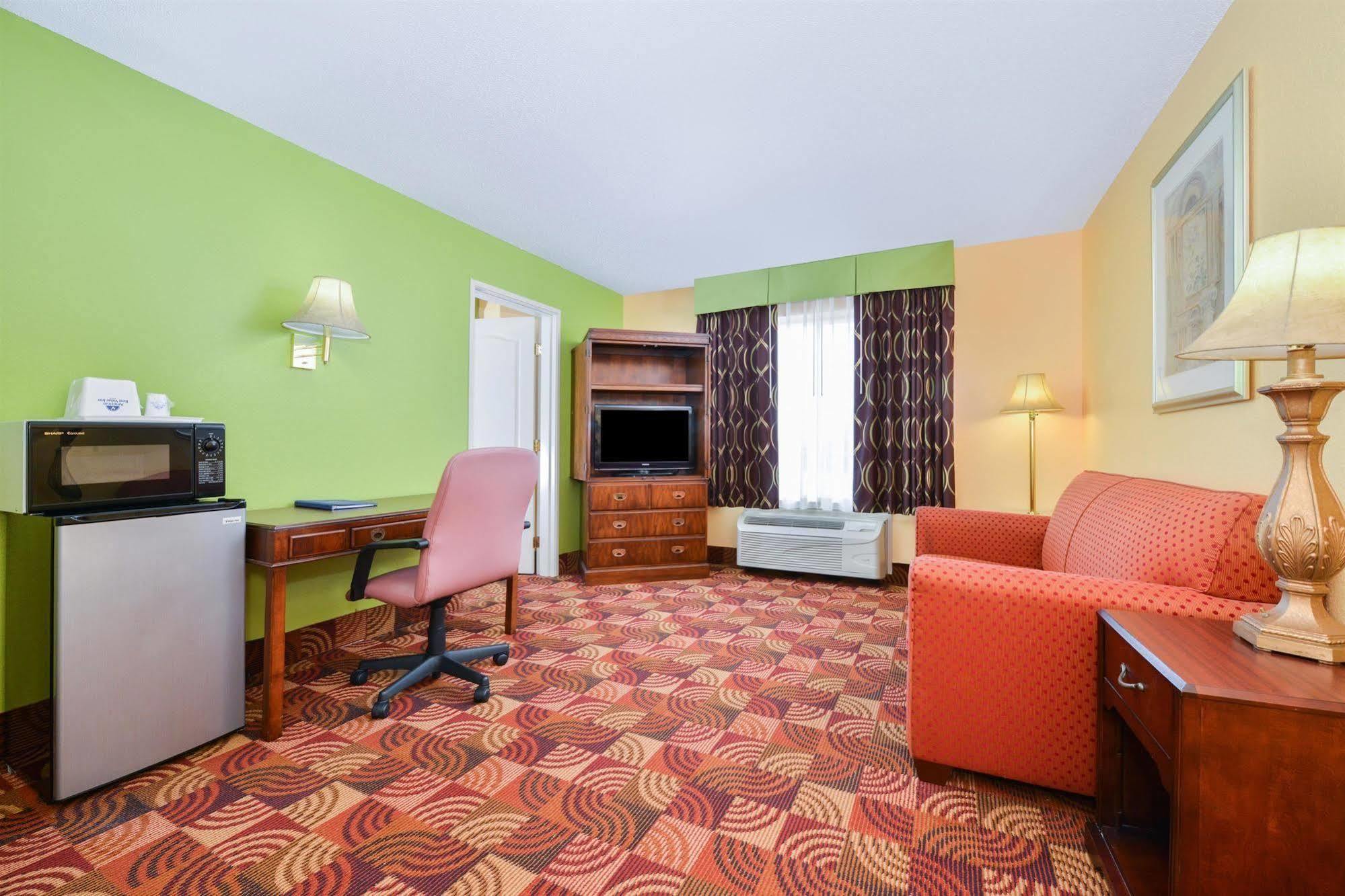 Super 8 By Wyndham Lake Of The Ozarks Eldon Kültér fotó